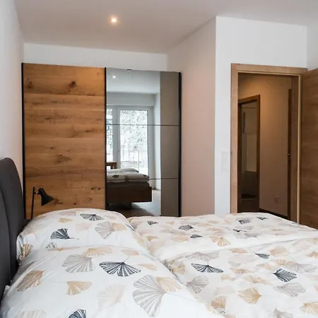 Bergsonne Mit Sonnenbalkon Und Tiefgaragen Parkplatz * Bad Ischl