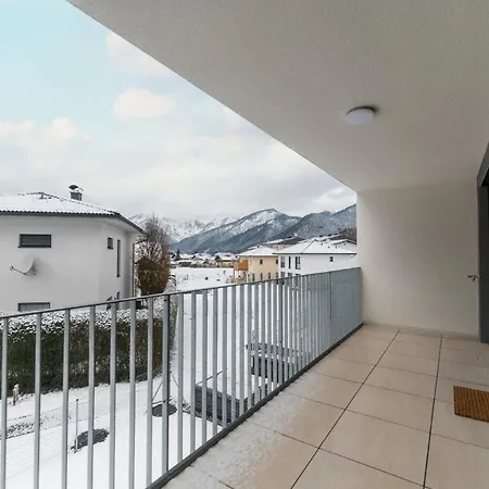 Bergsonne Mit Sonnenbalkon Und Tiefgaragen Parkplatz
