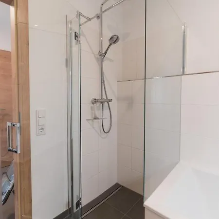 Bergsonne Mit Sonnenbalkon Und Tiefgaragen Parkplatz Lägenhet Bad Ischl