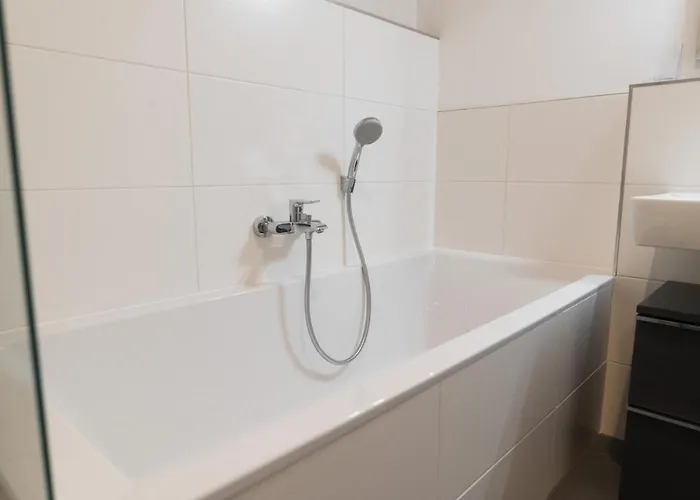 Bergsonne Mit Sonnenbalkon Und Tiefgaragen Parkplatz * Bad Ischl