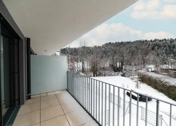 Bergsonne Mit Sonnenbalkon Und Tiefgaragen Parkplatz