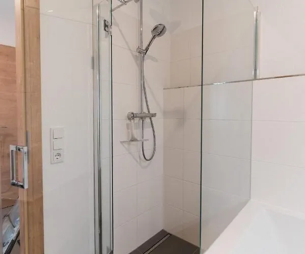 Bergsonne Mit Sonnenbalkon Und Tiefgaragen Parkplatz Apartment Bad Ischl